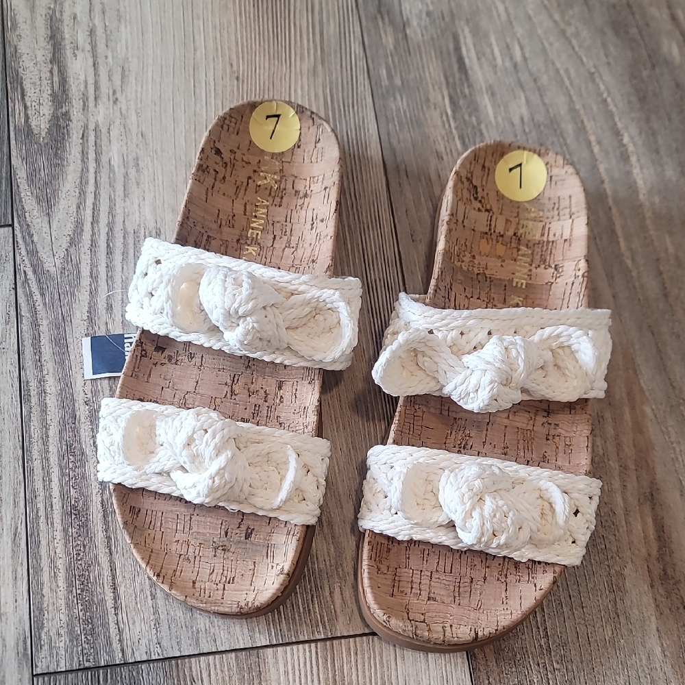 NWT So Cute Sandals